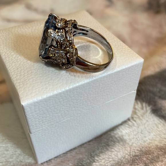 Beautiful large stone ring size 8. Light blue jewel - Picture 8 of 12